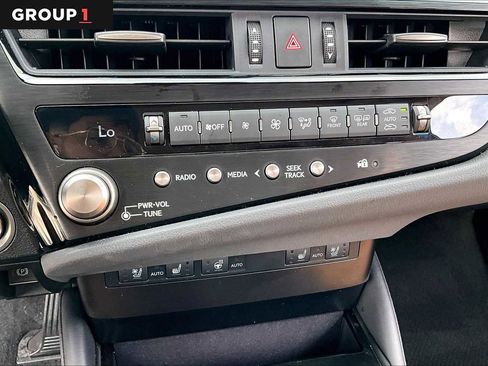 Used 2025 Lexus ES 300h w/ Premium Package image 31