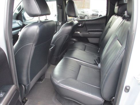 Used 2021 Toyota Tacoma Limited image 13