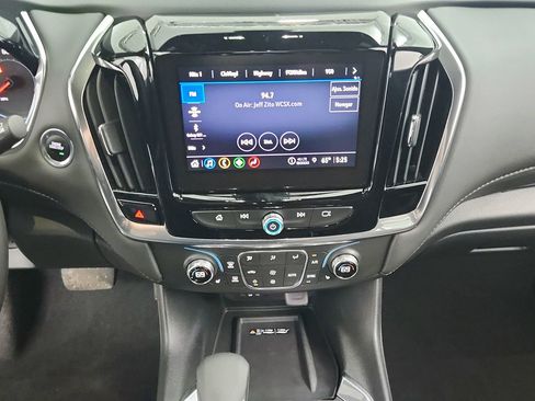 Used 2023 Chevrolet Traverse LT FWD image 21