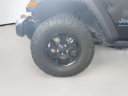 Used 2024 Jeep Wrangler Unlimited AWD/4WD image 25