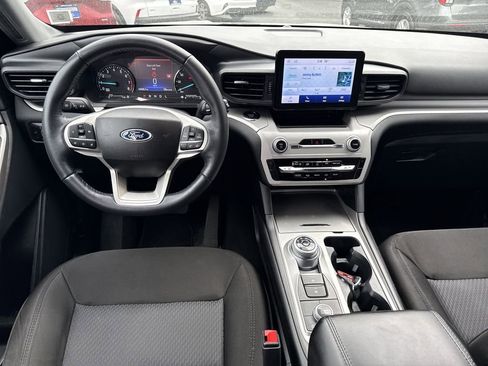 Used 2023 Ford Explorer XLT AWD/4WD image 10