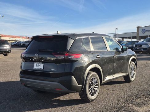 Used 2023 Nissan Rogue S image 5