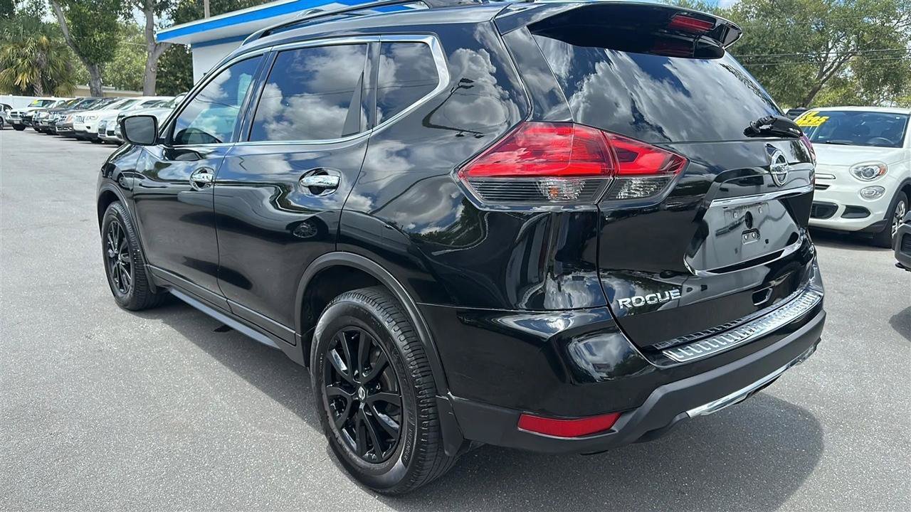 Used 2017 Nissan Rogue SV w/ Midnight Edition FWD image 10