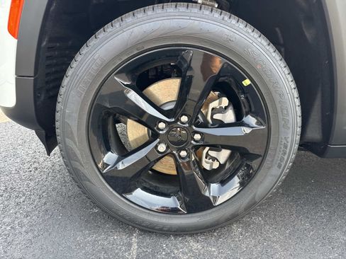 New 2026 Jeep Grand Cherokee L Limited RWD image 3