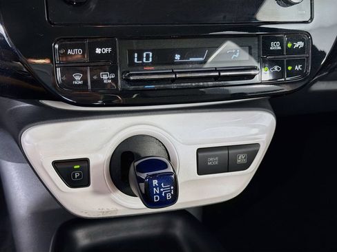 Used 2017 Toyota Prius Two w/ Prius Two Safety Plus Package FWD image 19