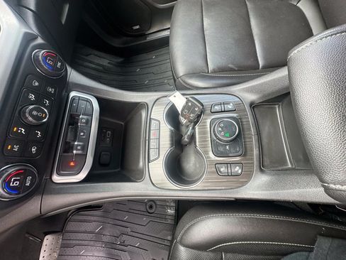 Used 2020 GMC Acadia SLT w/ Driver Alert Package II AWD/4WD image 19