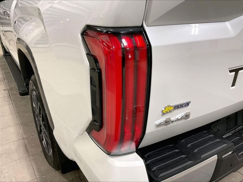 Used 2024 Toyota Tundra Limited image 32