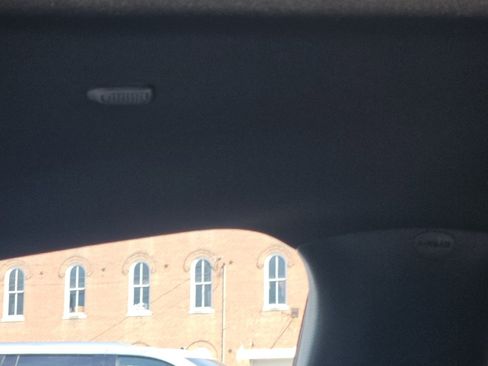 Used 2025 Chrysler Pacifica Limited image 23