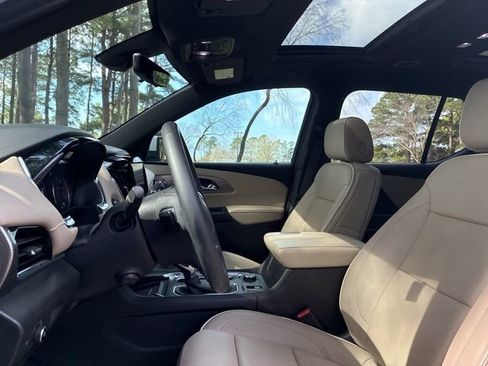 Used 2023 Chevrolet Traverse Premier image 21
