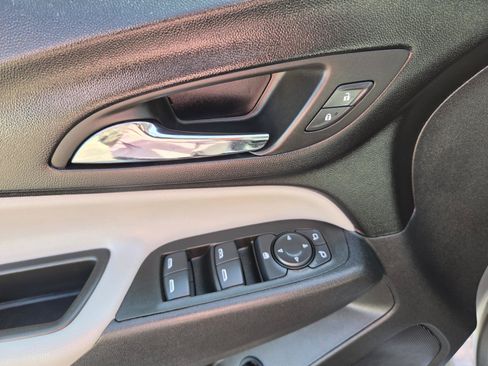 Used 2023 Chevrolet Equinox LT FWD image 16