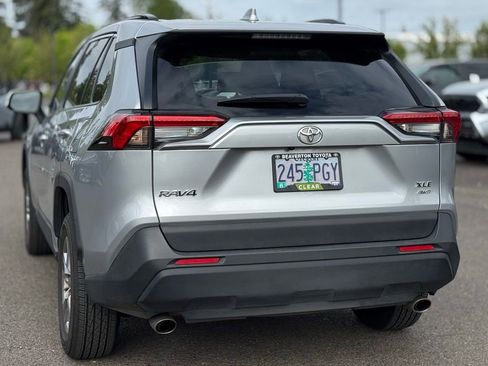 Used 2023 Toyota RAV4 XLE AWD/4WD image 3