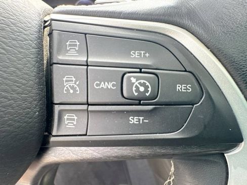 Used 2021 Jeep Grand Cherokee L Limited AWD/4WD image 29