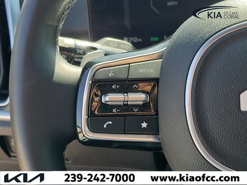 Certified 2025 Kia Sorento SX Prestige AWD/4WD image 25