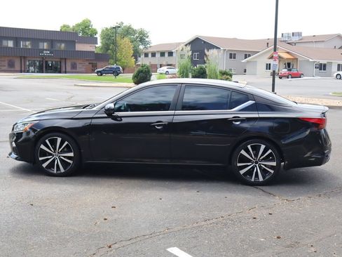 Used 2020 Nissan Altima 2.5 SR w/ Premium Package FWD image 9