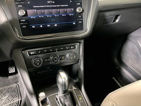 Used 2020 Volkswagen Tiguan SE image 25