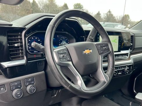 Used 2025 Chevrolet Silverado 2500 LT w/ Convenience Package AWD/4WD image 16
