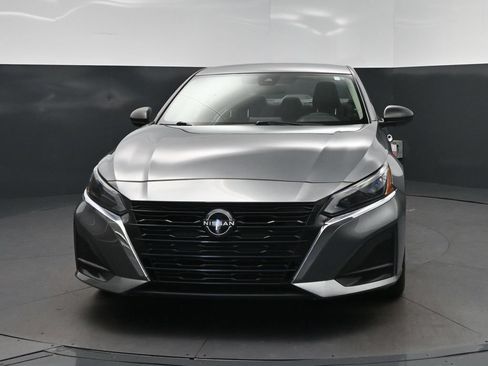 Used 2024 Nissan Altima 2.5 SV FWD image 10