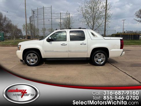 Used 2011 Chevrolet Avalanche LTZ image 1