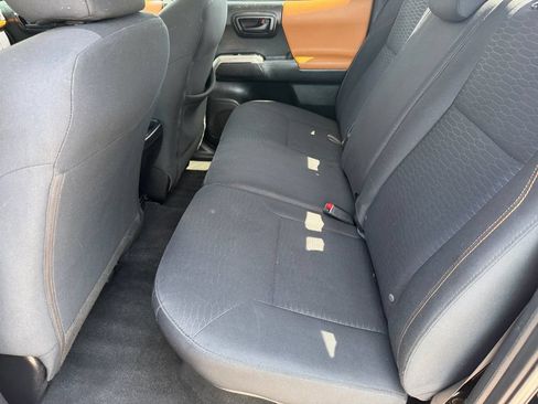 Used 2017 Toyota Tacoma SR5 AWD/4WD image 14