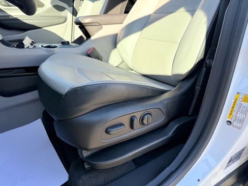 Used 2023 GMC Terrain SLT w/ Infotainment Package II image 12