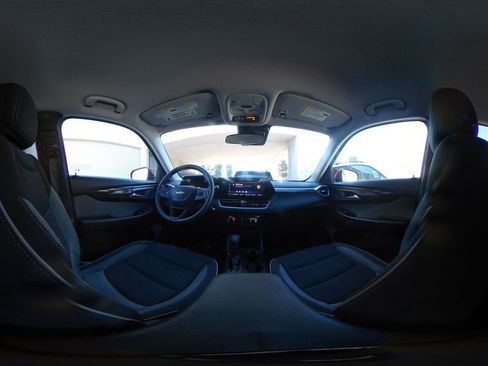 Used 2025 Chevrolet TrailBlazer LT image 42