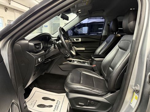 Used 2020 Ford Explorer XLT w/ Equipment Group 202A image 10