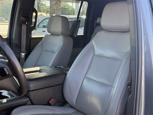 Used 2021 GMC Yukon XL SLT w/ SLT Premium Package image 16