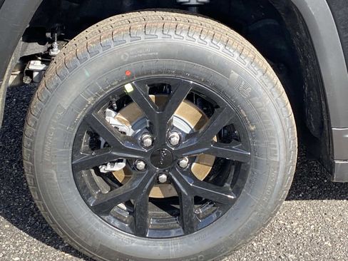 New 2026 Jeep Grand Cherokee Altitude image 3