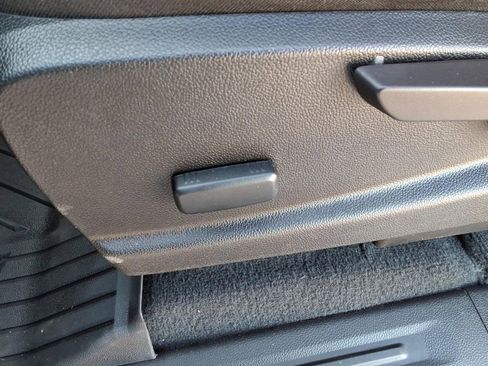 Used 2022 Chevrolet Colorado LT w/ LT Convenience Package image 13