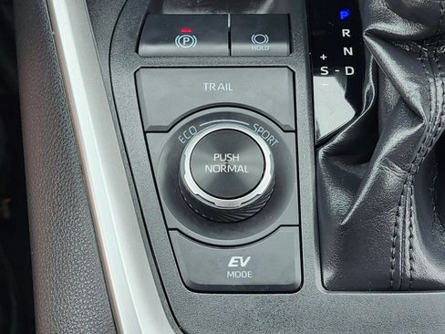 Used 2025 Toyota RAV4 XLE w/ Weather Package AWD/4WD image 23