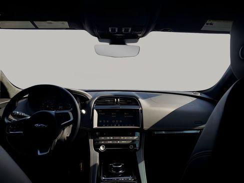 Used 2020 Jaguar F-PACE Checkered Flag image 23