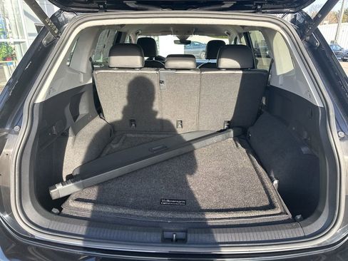 Used 2022 Volkswagen Tiguan SE image 29