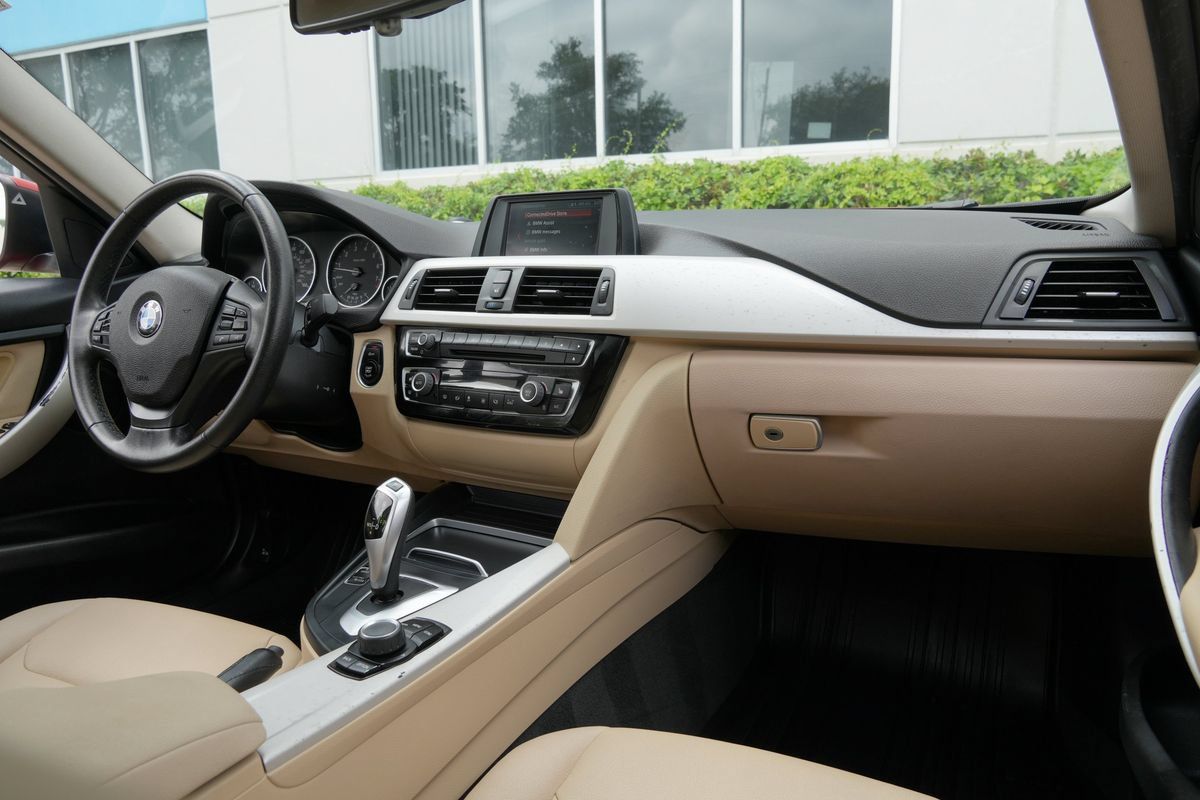Used 2018 BMW 320i Sedan w/ Convenience Package RWD image 7