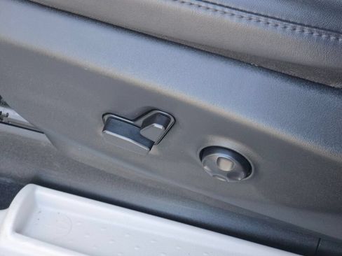 Certified 2024 Chrysler Pacifica Touring-L FWD image 29
