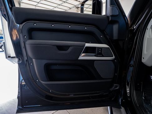 Used 2022 Land Rover Defender 110 X-Dynamic SE image 35