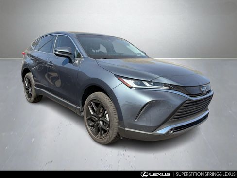 Used 2023 Toyota Venza Limited image 2