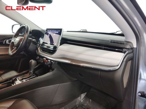 Used 2022 Jeep Compass Limited image 44