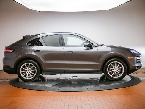 Certified 2025 Porsche Cayenne Coupe AWD/4WD image 8