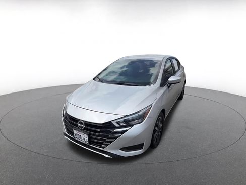 Used 2025 Nissan Versa SV FWD image 7