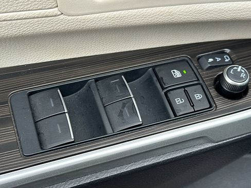 Used 2023 Toyota Sienna Platinum image 12