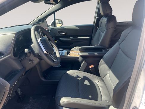 New 2026 Toyota Sienna Platinum image 9