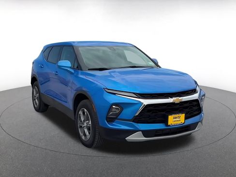 Used 2026 Chevrolet Blazer LT FWD image 3
