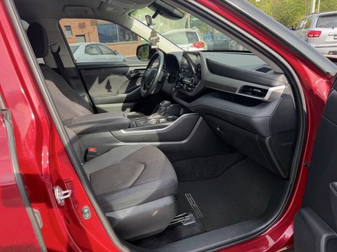 Used 2021 Toyota Highlander LE image 18