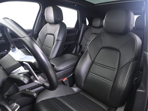Certified 2020 Porsche Cayenne AWD/4WD image 5