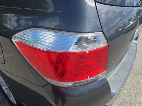 Used 2012 Toyota Highlander SE w/ Tow Pkg FWD image 32