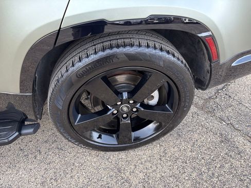 Used 2025 Land Rover Defender 130 X-Dynamic SE image 31