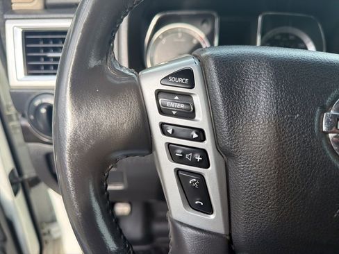 Used 2017 Nissan Titan SV image 19