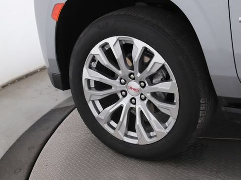 Used 2024 GMC Yukon XL Denali AWD/4WD image 13