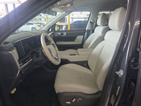 Used 2025 Hyundai Santa Fe SEL image 5