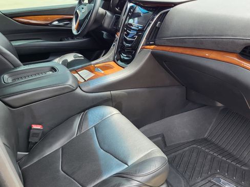 Used 2018 Cadillac Escalade 2WD image 9